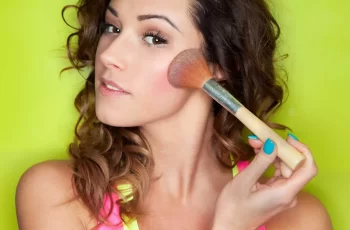 How to Apply Blush Naturally Based on Your Face Shape